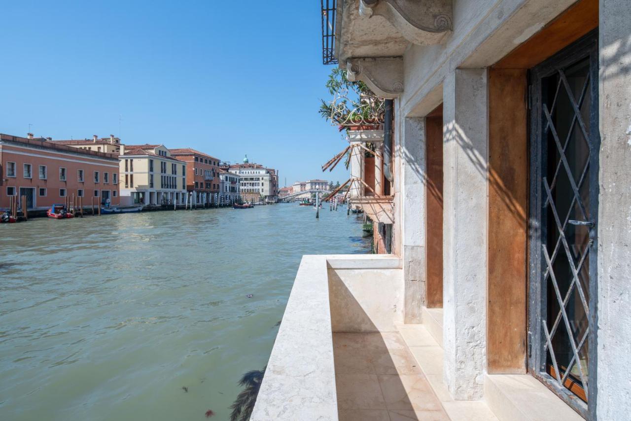 Palace Canal View By Wonderful Italy * Venecia